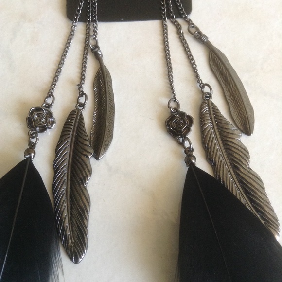New Black Feather Charm Earrings - Picture 5 of 5